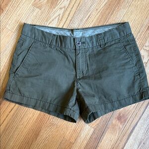 Uniqlo 26” Women's army Green khaki Shorts